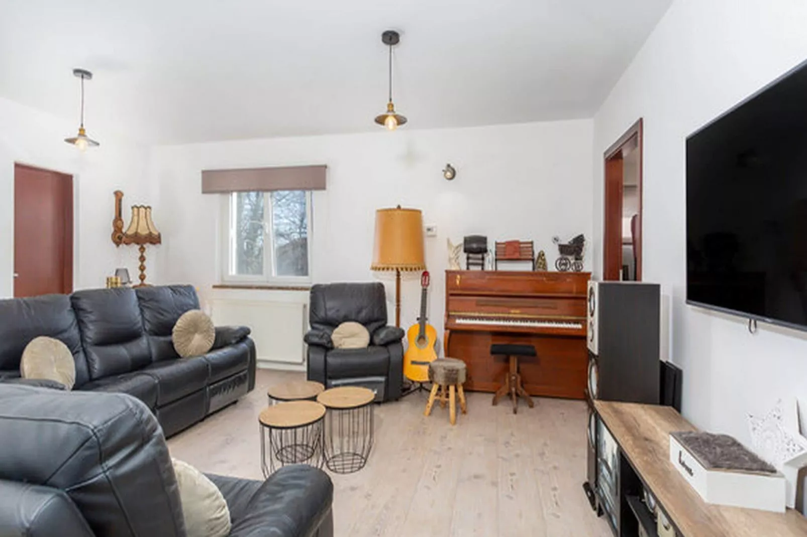 Apartment Brletic - Three Bedroom Apartment with Terrace-Dining room