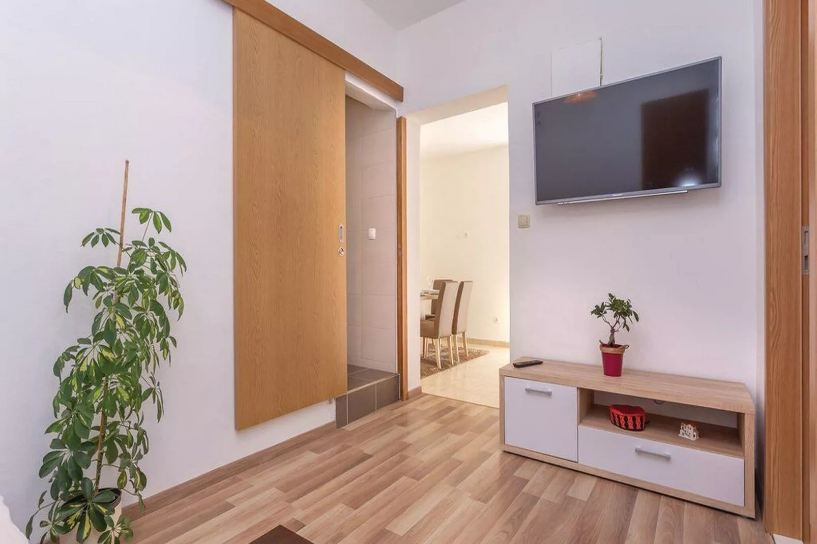 Apartment Niko - Two Bedroom Apartment with Swimming Pool-Indoor