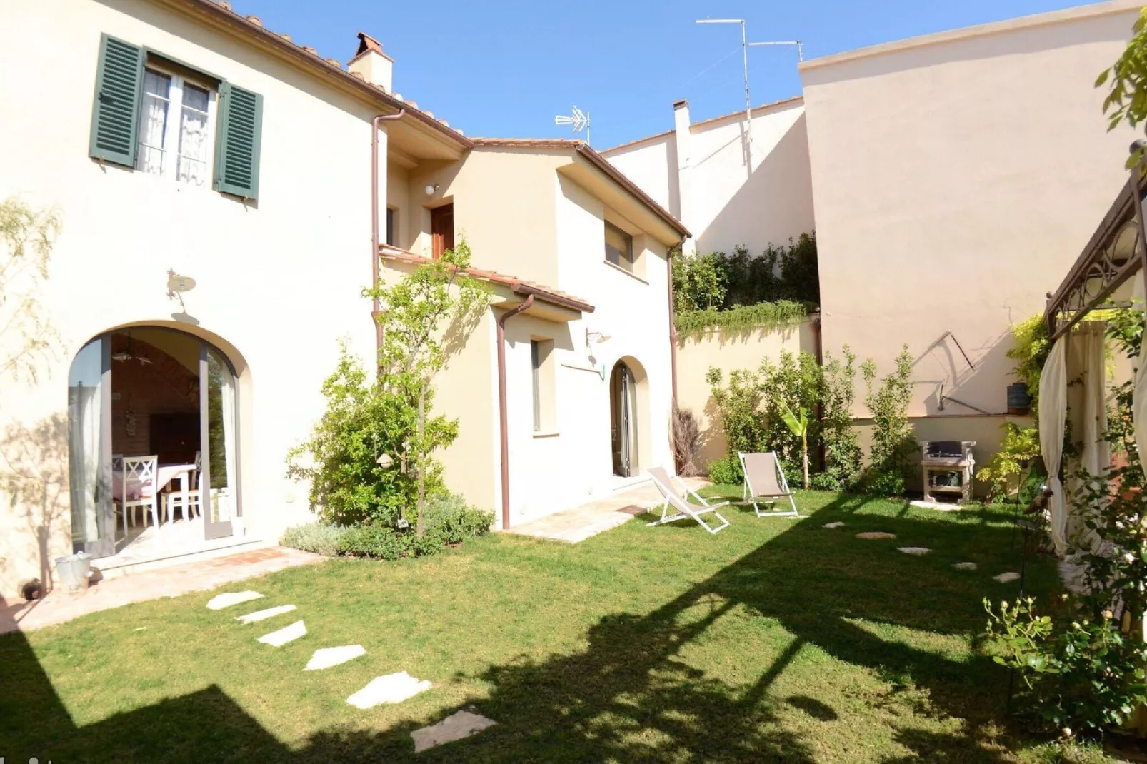 Al Colle Di Lari-Gardens summer
