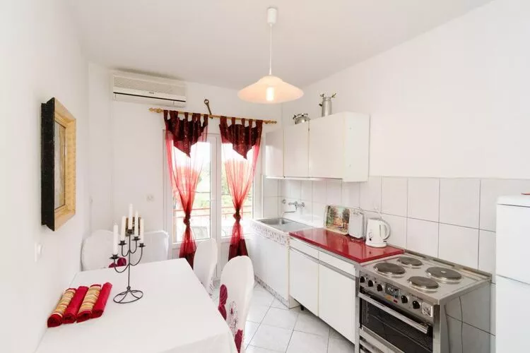 Apartments Villa Nikol - Standard Two Bedroom Apartment with Terrace (APT 5)-Küche