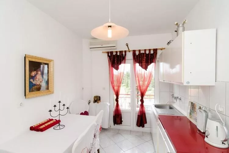 Apartments Villa Nikol - Standard Two Bedroom Apartment with Terrace (APT 5)-Küche