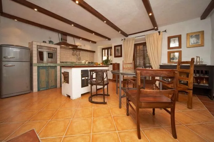 House Rilović - Two Bedroom House with Swimming Pool and Jacuzzi-Living room