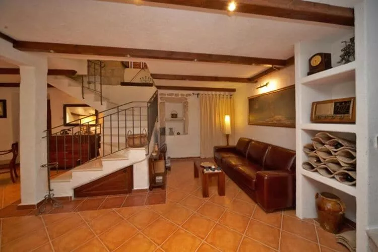 House Rilović - Two Bedroom House with Swimming Pool and Jacuzzi-Dining room