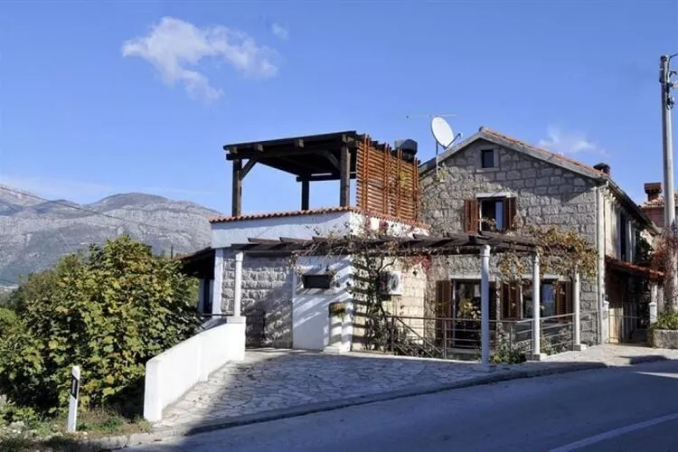 House Rilović - Two Bedroom House with Swimming Pool and Jacuzzi-Outdoor