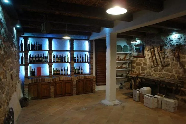 House Rilović - Two Bedroom House with Swimming Pool and Jacuzzi-Indoor