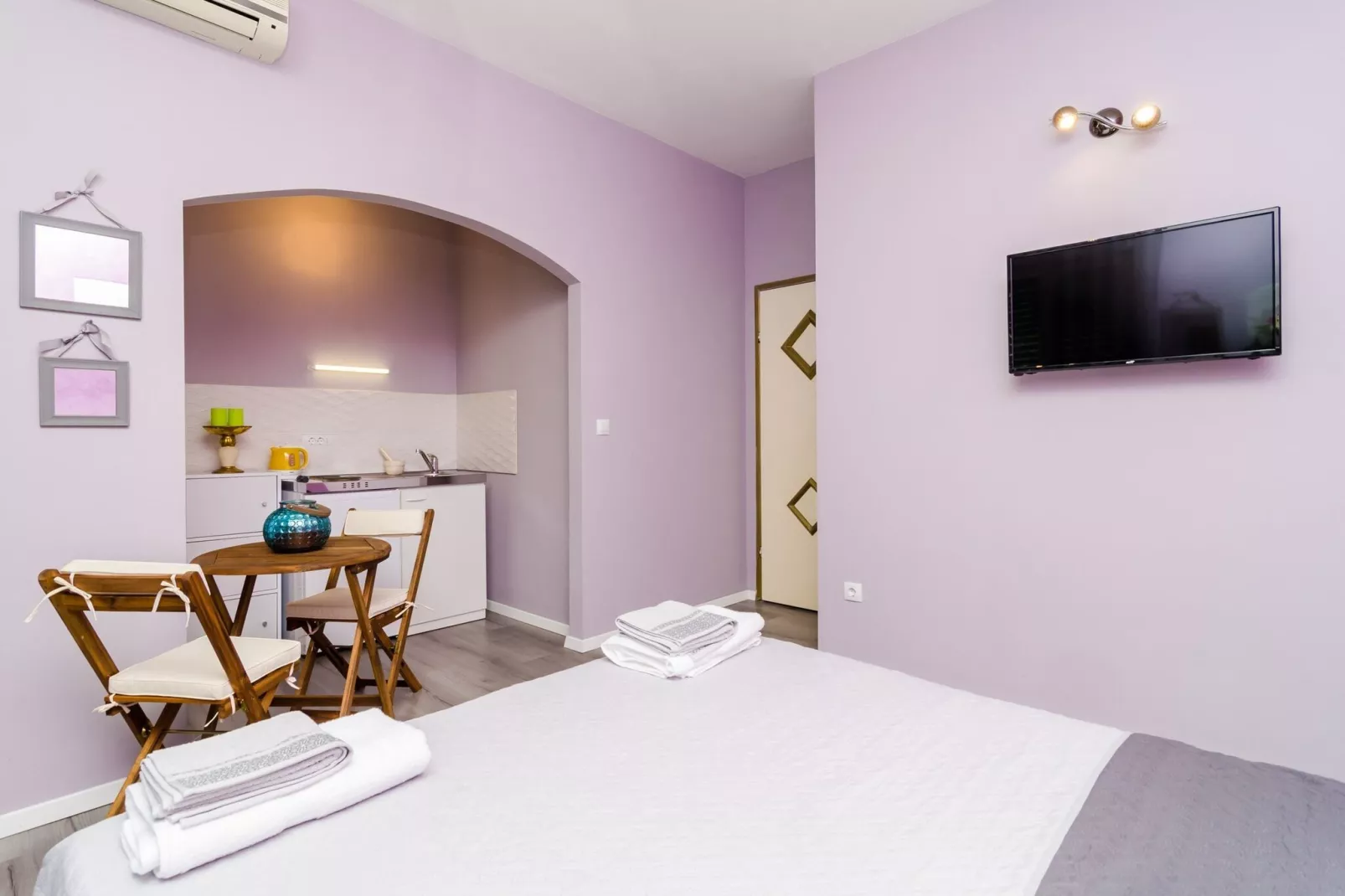 Apartment Tenega - Studio Apartment with City View-Bedroom