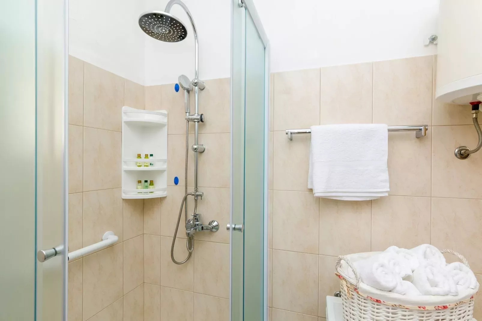 Holiday Home Lungo Mare - Three Bedroom Holiday Home with Terrace and Sea View-Bathroom