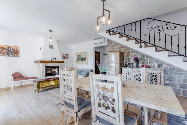 Holiday Home Rustic - Two Bedroom Holiday Home with Private Pool-Dining room