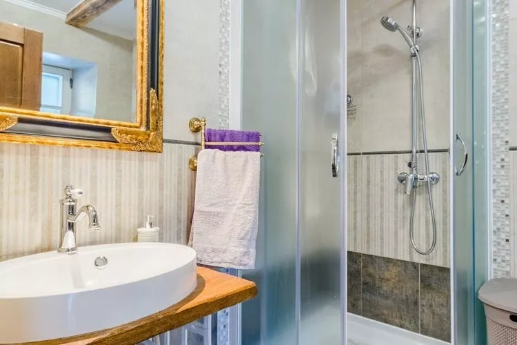 Holiday Home Rustic - Two Bedroom Holiday Home with Private Pool-Bathroom