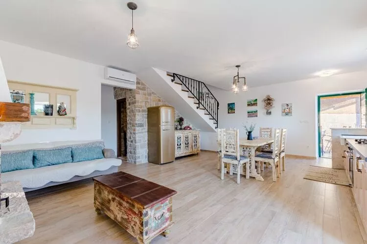 Holiday Home Rustic - Two Bedroom Holiday Home with Private Pool-Indoor