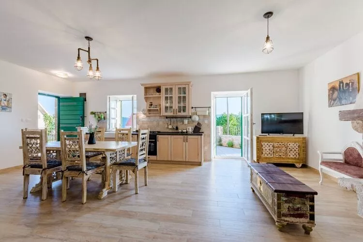 Holiday Home Rustic - Two Bedroom Holiday Home with Private Pool-Indoor