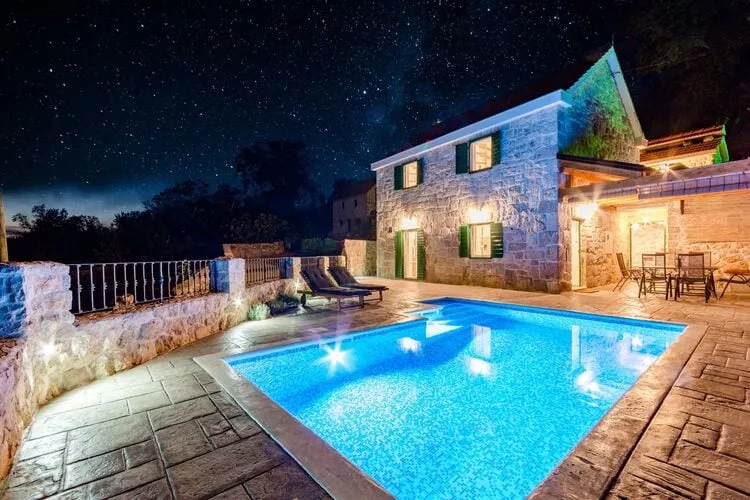 Holiday Home Rustic - Two Bedroom Holiday Home with Private Pool-Pool