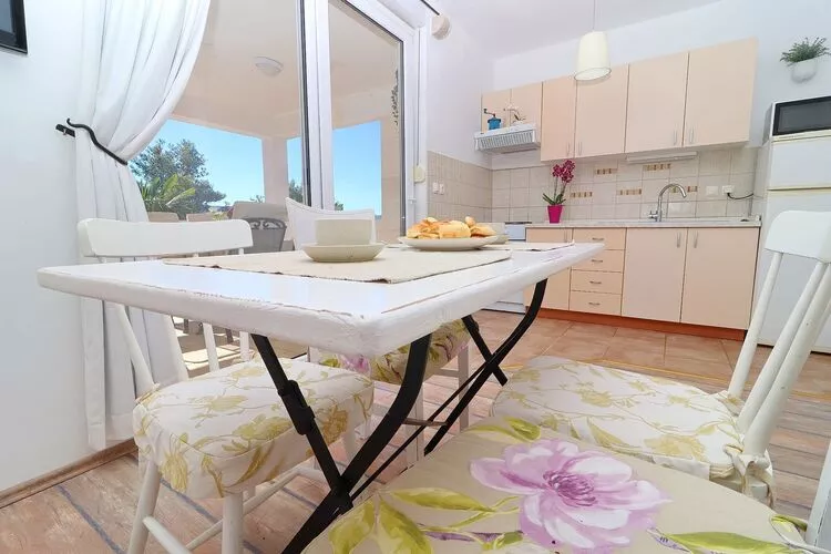 Apartments Mediterranean House - Two Bedroom Apartment with Terrace and Sea View-Salle à manger