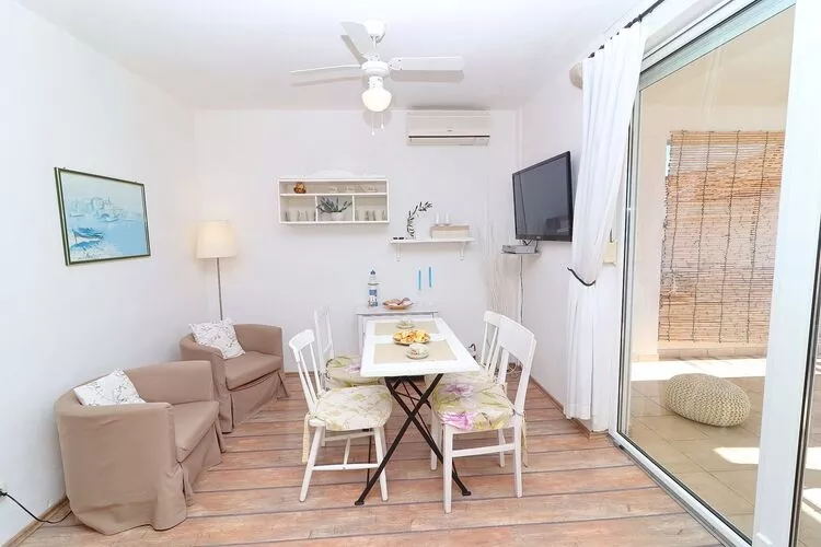 Apartments Mediterranean House - Two Bedroom Apartment with Terrace and Sea View-Salle à manger
