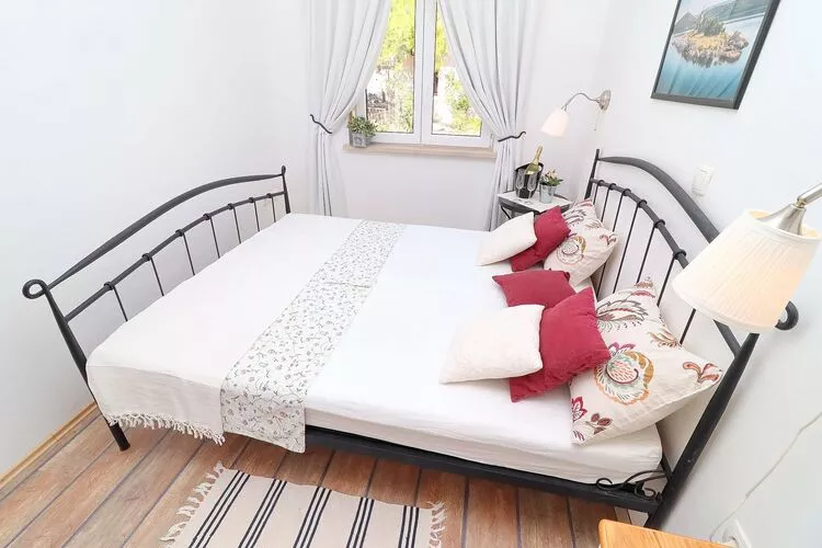 Apartments Mediterranean House - Two Bedroom Apartment with Terrace and Sea View-Chambre