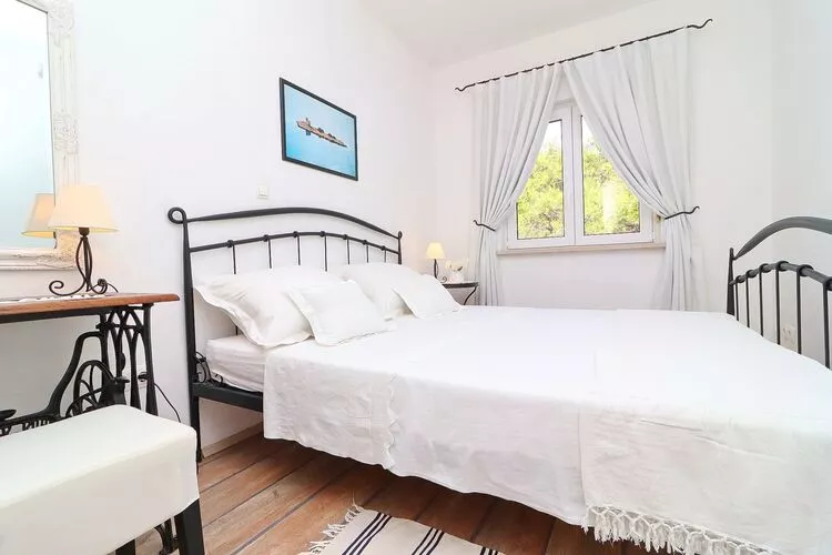 Apartments Mediterranean House - Two Bedroom Apartment with Terrace and Sea View-Chambre