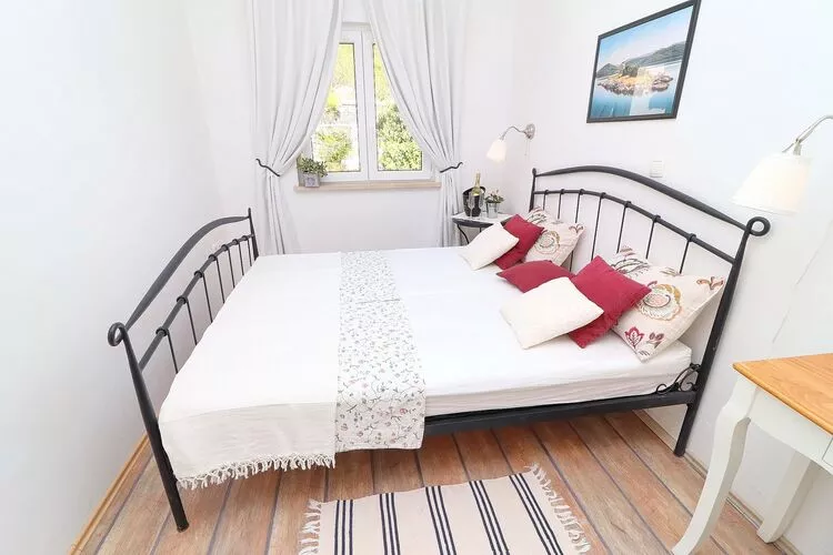 Apartments Mediterranean House - Two Bedroom Apartment with Terrace and Sea View-Chambre