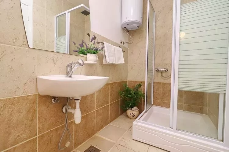 Apartments Mediterranean House - Two Bedroom Apartment with Terrace and Sea View-Salle de bain