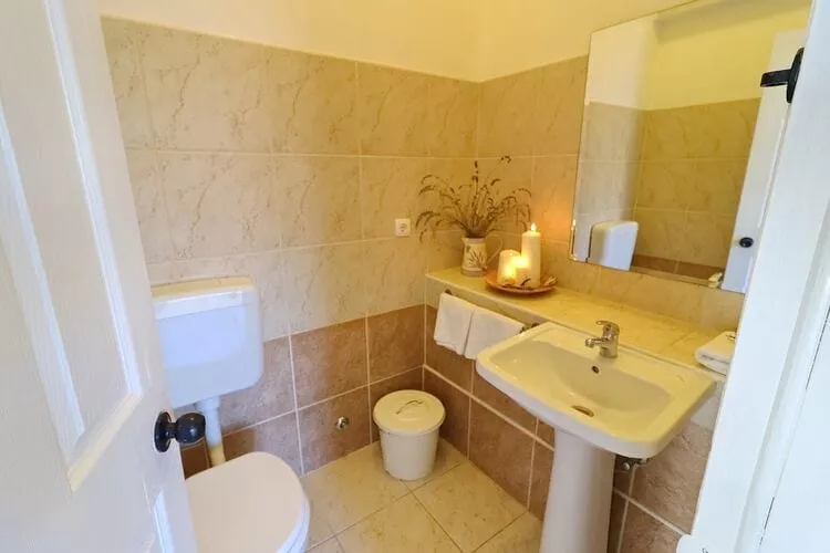 Apartments Mediterranean House - Two Bedroom Apartment with Terrace and Sea View-Salle de bain