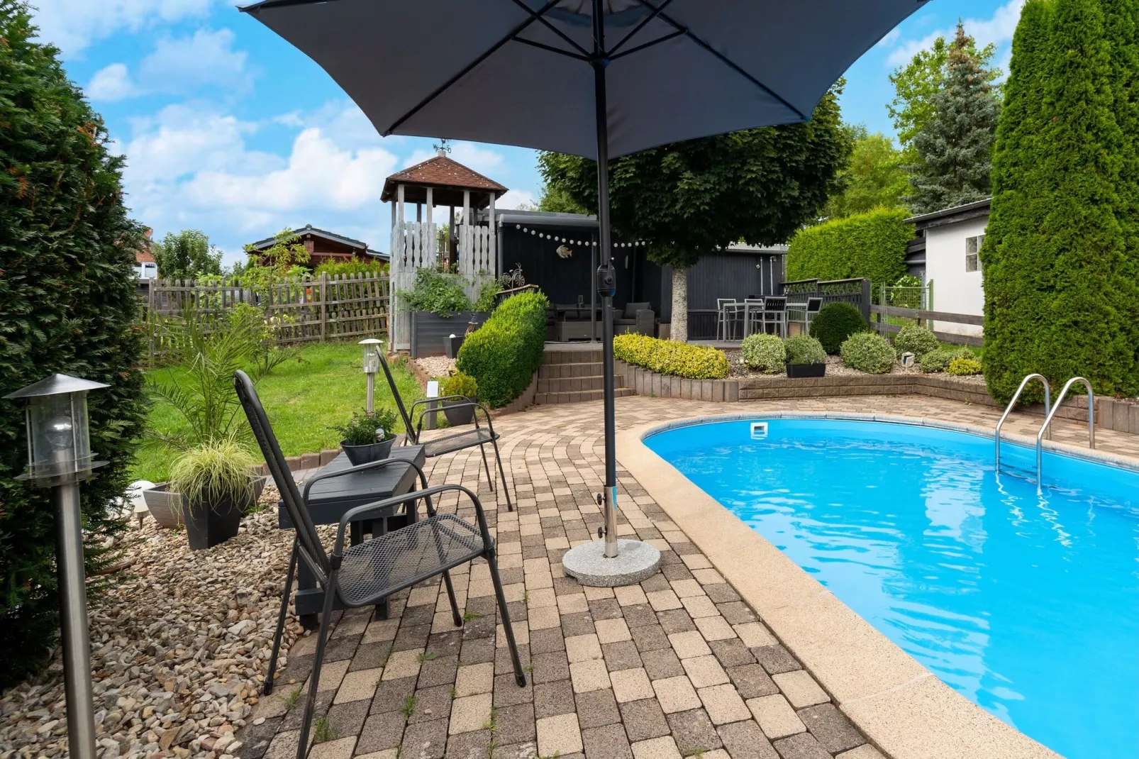 Modern holiday flat with pool in the Harz-Gardens summer