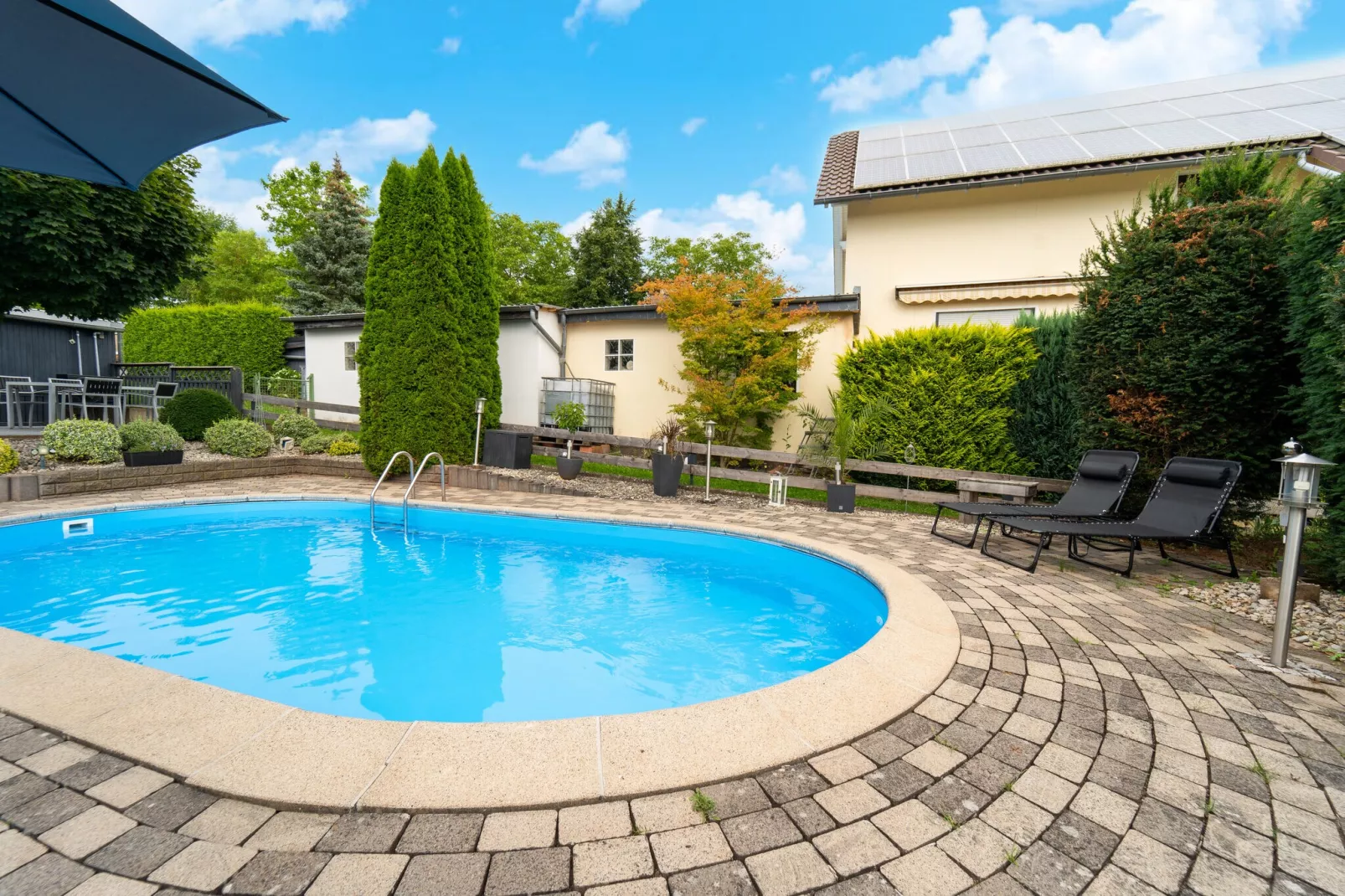 Modern holiday flat with pool in the Harz-Gardens summer