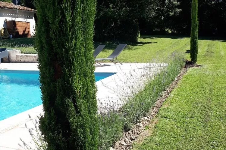 Maison de vacances Verteillac-Gardens summer