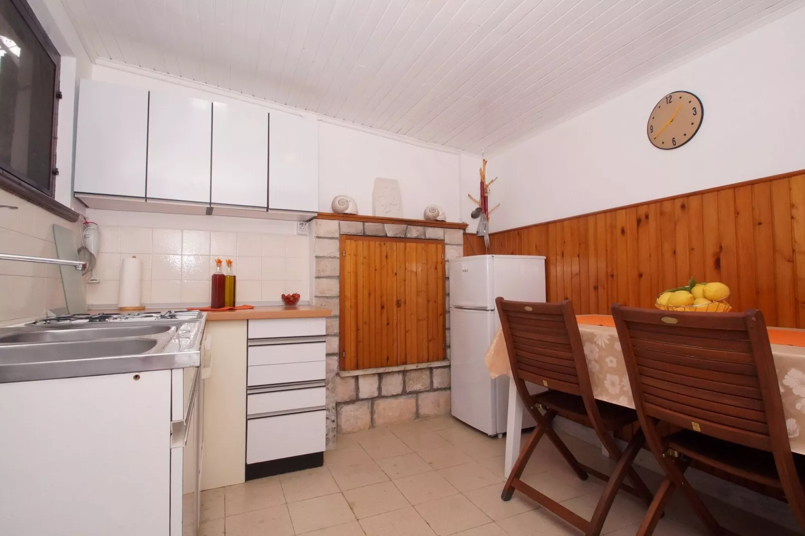 Vacation House Planika - Two Bedroom Holiday Home with Terrace and Sea View-Küche