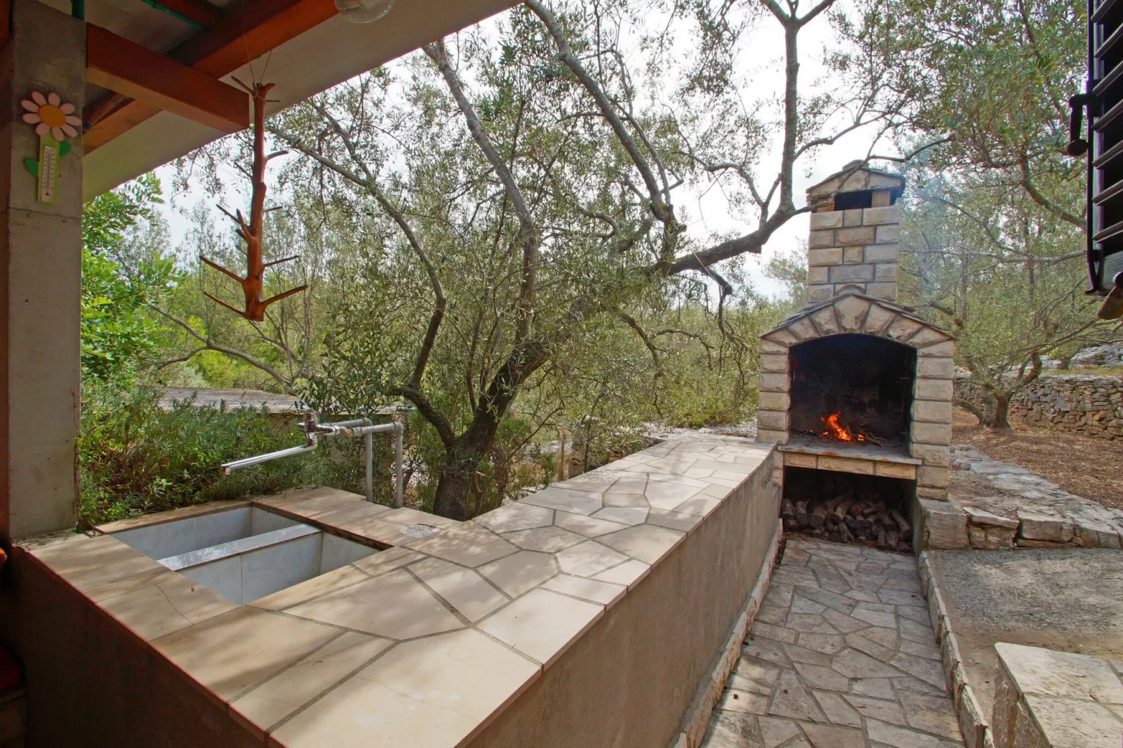 Vacation House Planika - Two Bedroom Holiday Home with Terrace and Sea View-Einrichtungen