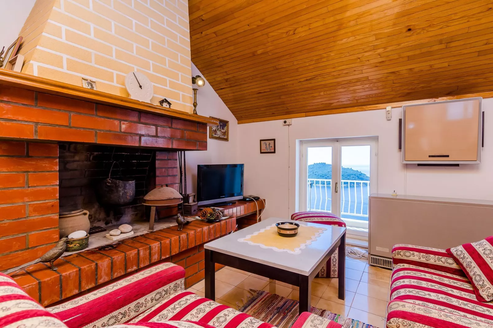 Apartment and Room Cicko - One Bedroom Apartment with Terrace and Sea View (Attic)-Living room