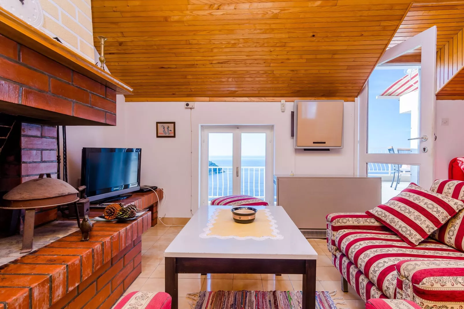 Apartment and Room Cicko - One Bedroom Apartment with Terrace and Sea View (Attic)-Living room