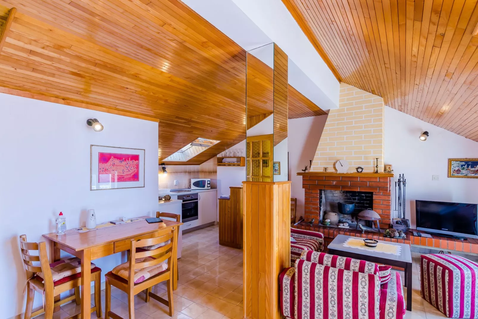 Apartment and Room Cicko - One Bedroom Apartment with Terrace and Sea View (Attic)-Dining room