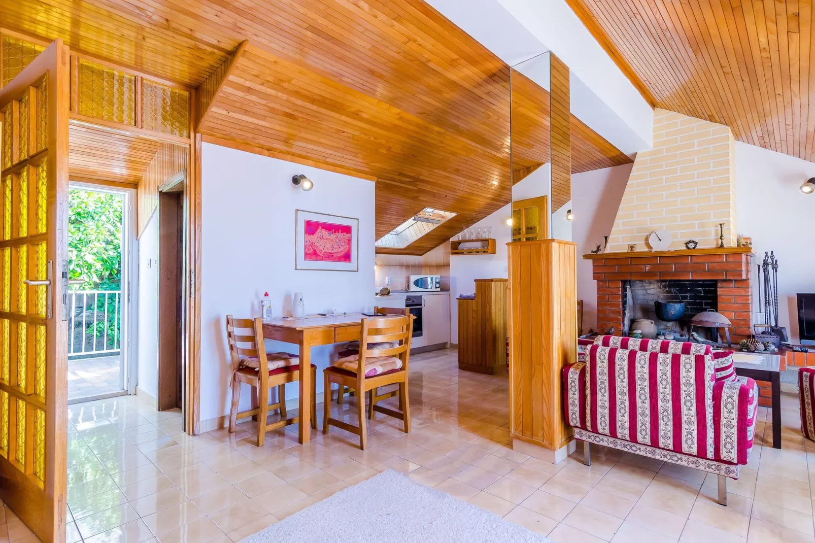 Apartment and Room Cicko - One Bedroom Apartment with Terrace and Sea View (Attic)-Dining room