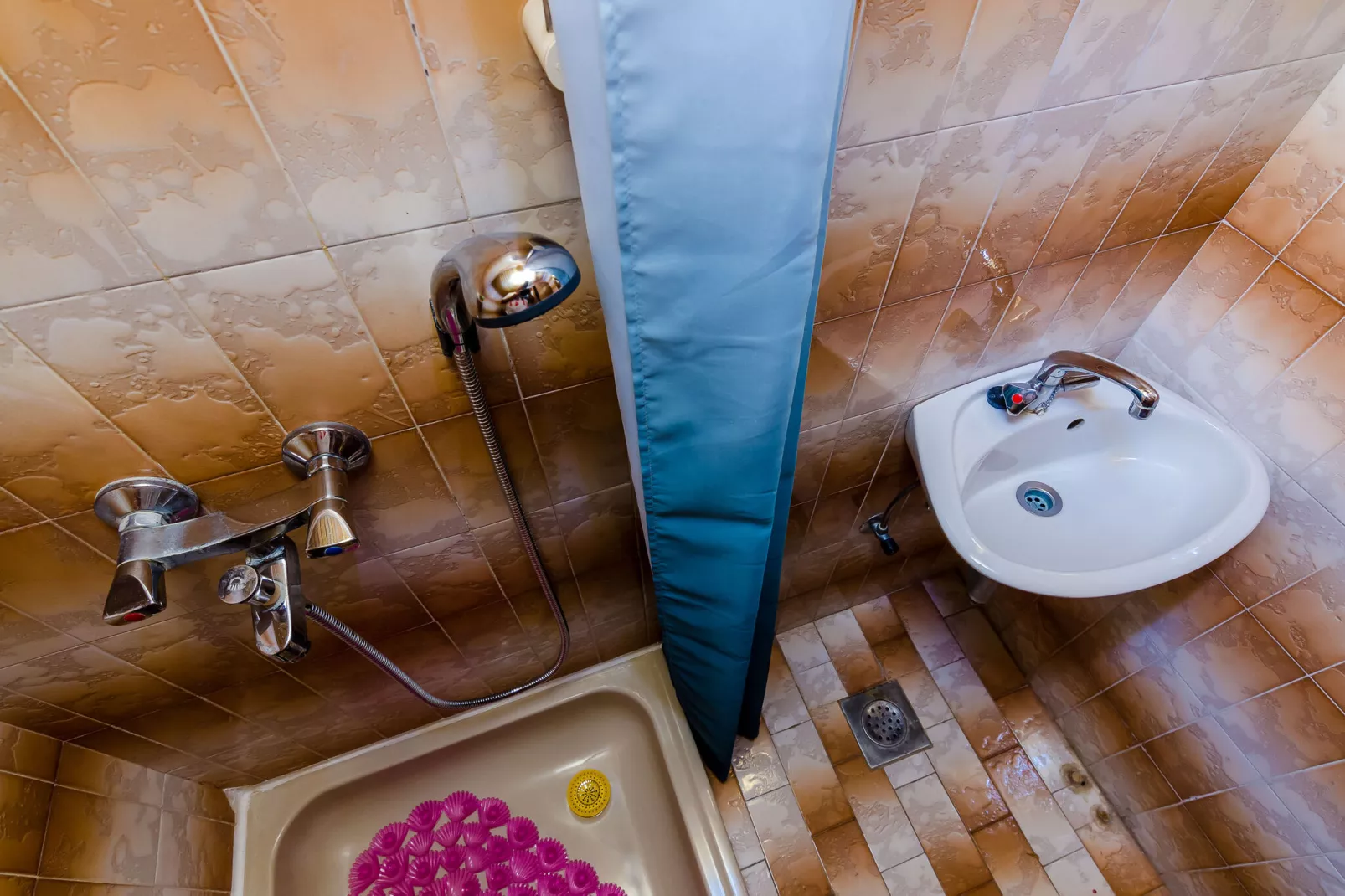 Apartment and Room Cicko - One Bedroom Apartment with Terrace and Sea View (Attic)-Bathroom