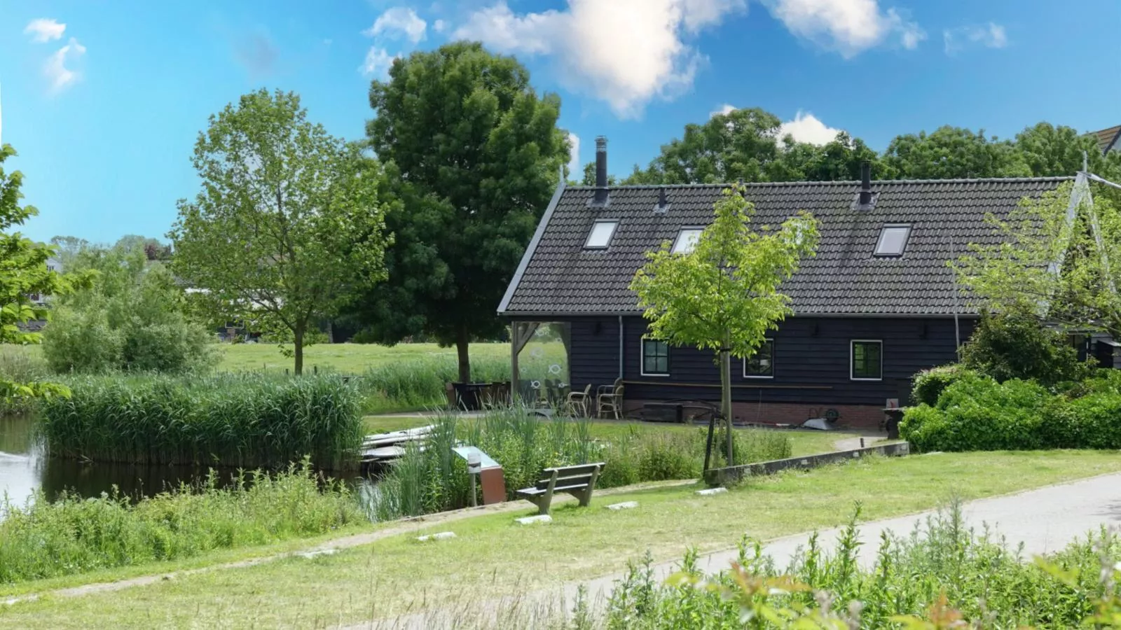 De Schuur-Exterior summer