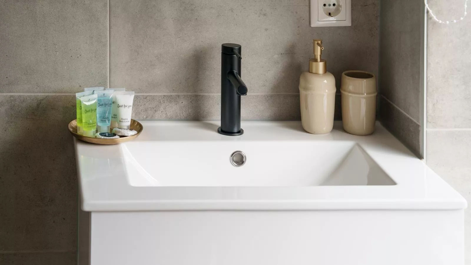 De Vale-Bathroom