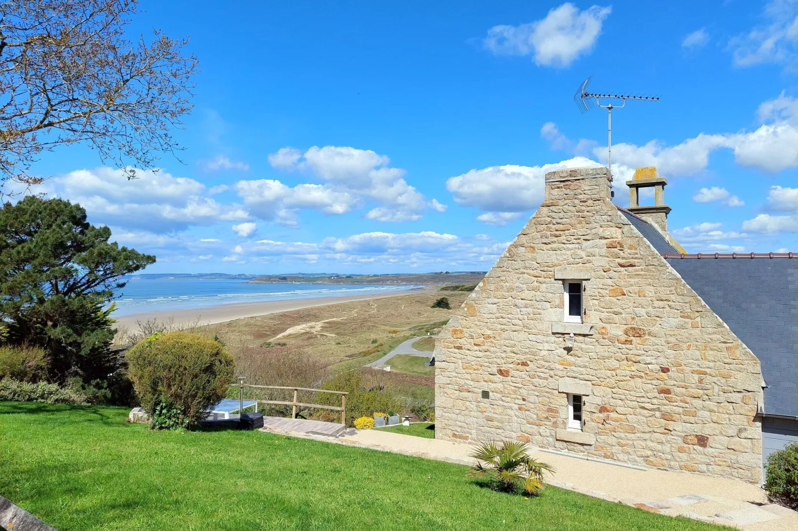 Ferienhaus mit Panorama-Meerblick Plonévez-Porzay-Außenbereich Sommer