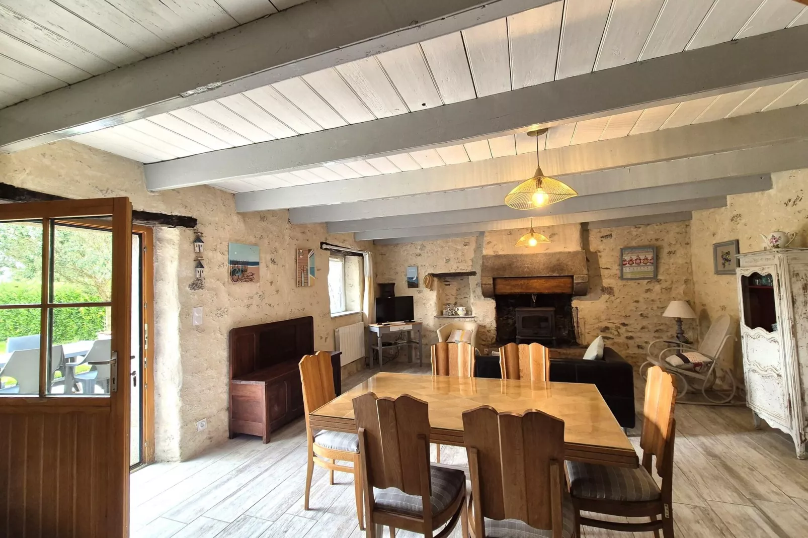 Maison de pêcheur Plougoulm-Dining room