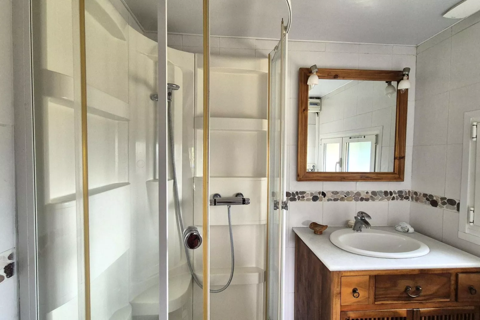 Maison de pêcheur Plougoulm-Bathroom