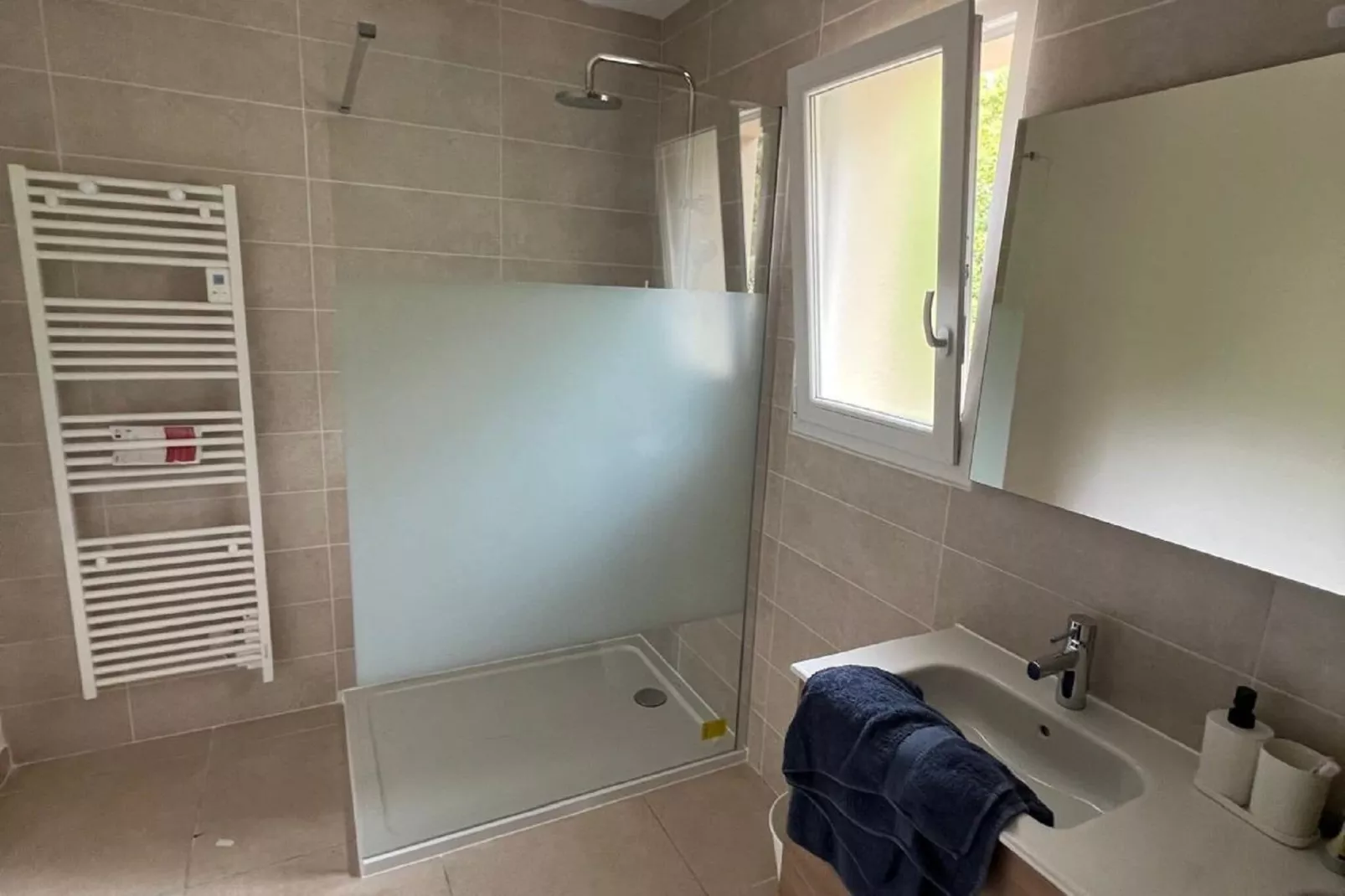 L'Esquirol-Bathroom