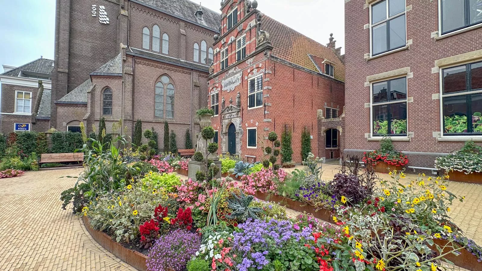 Klein Weeshuis-Exterior summer