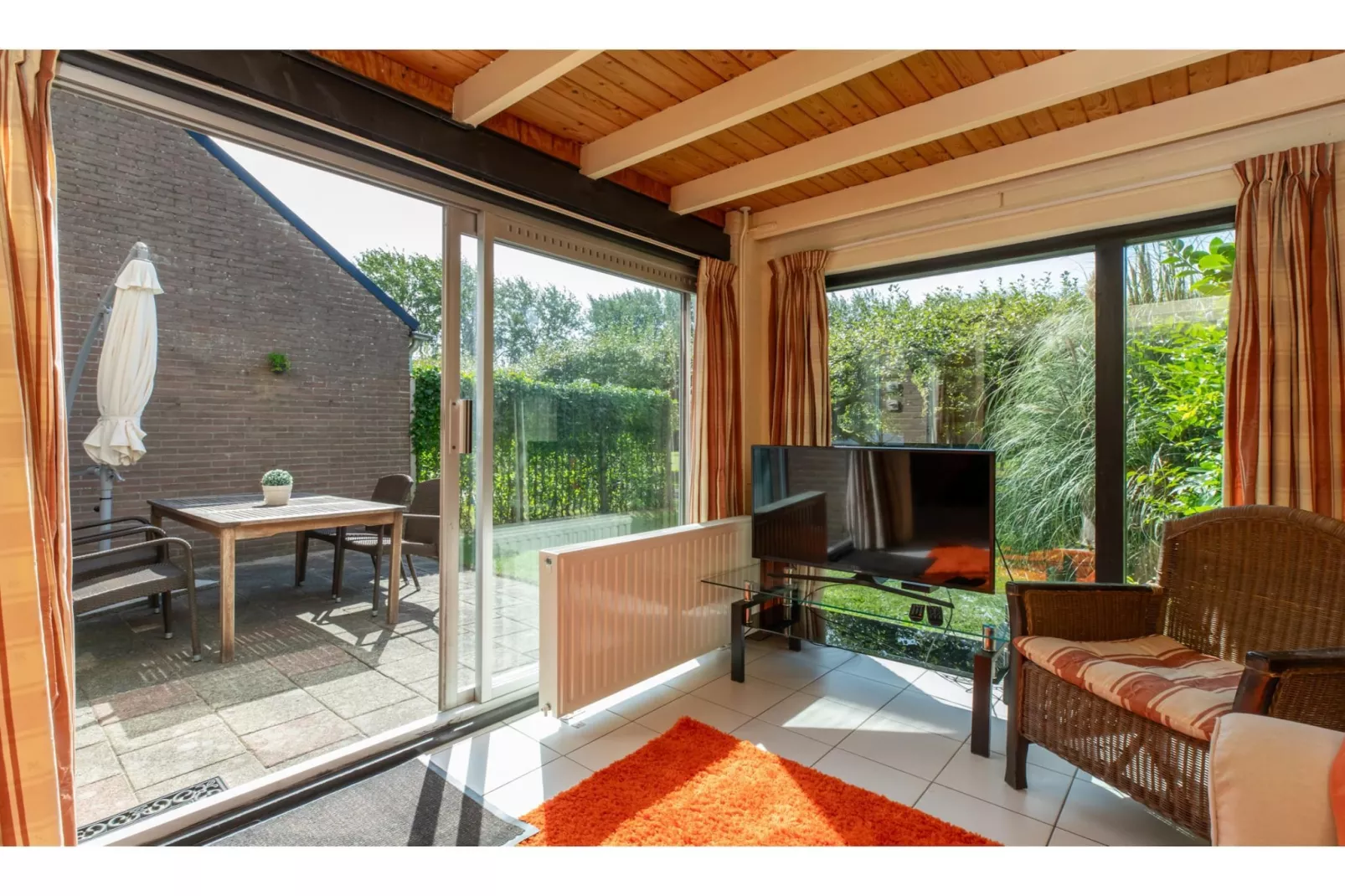 De Haaijmanweg 5  Burgh Haamstede 'Huisje 86'-Living room