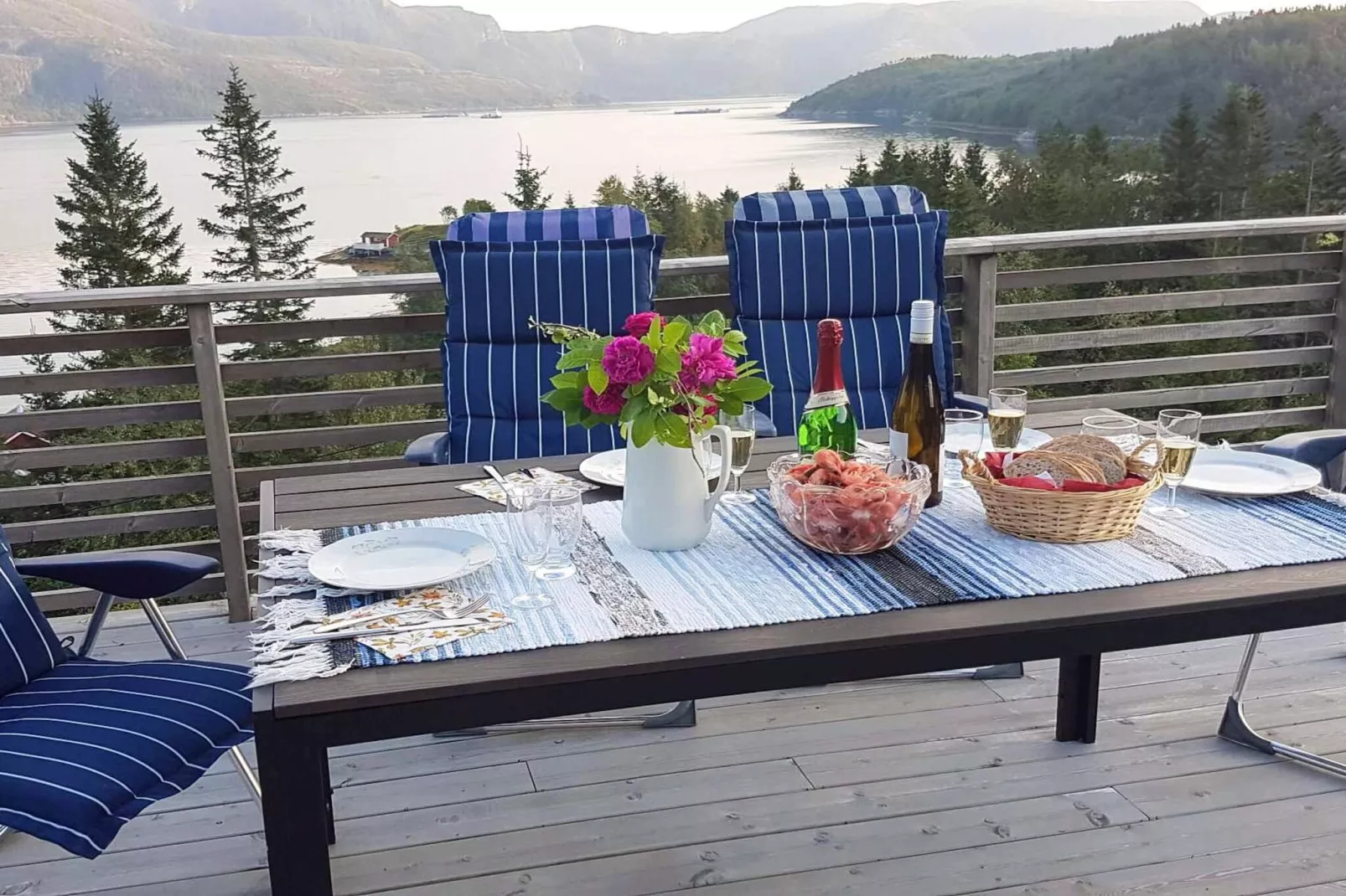 4 star holiday home in Naustbukta-Water view