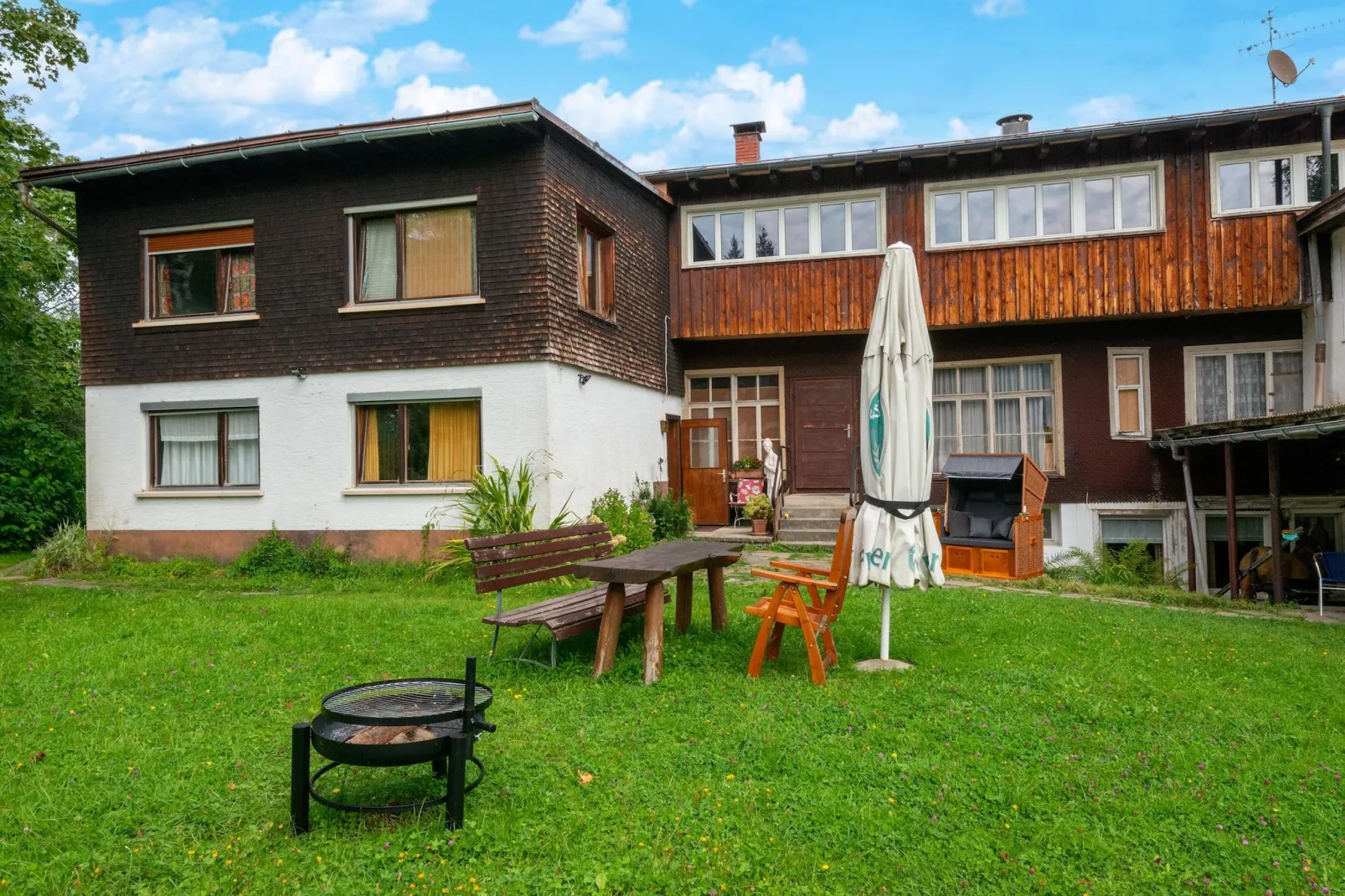 Apartment 4-Exterior summer
