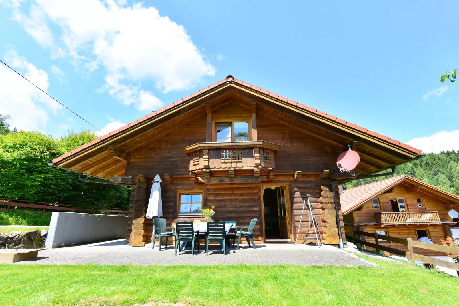Schönes Holzhaus Arberblick-Außenbereich Sommer