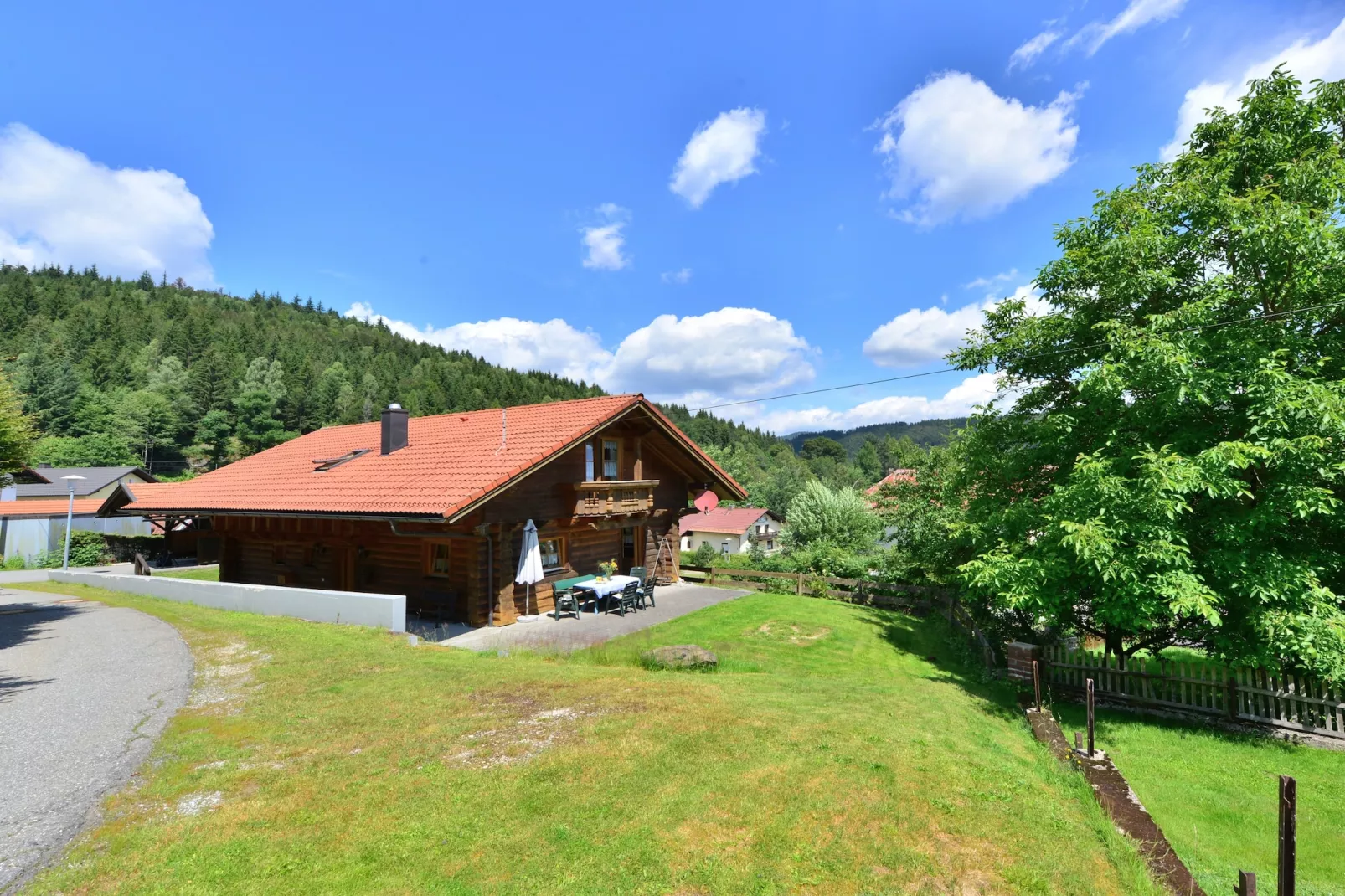 Schönes Holzhaus Arberblick-Gärten Sommer