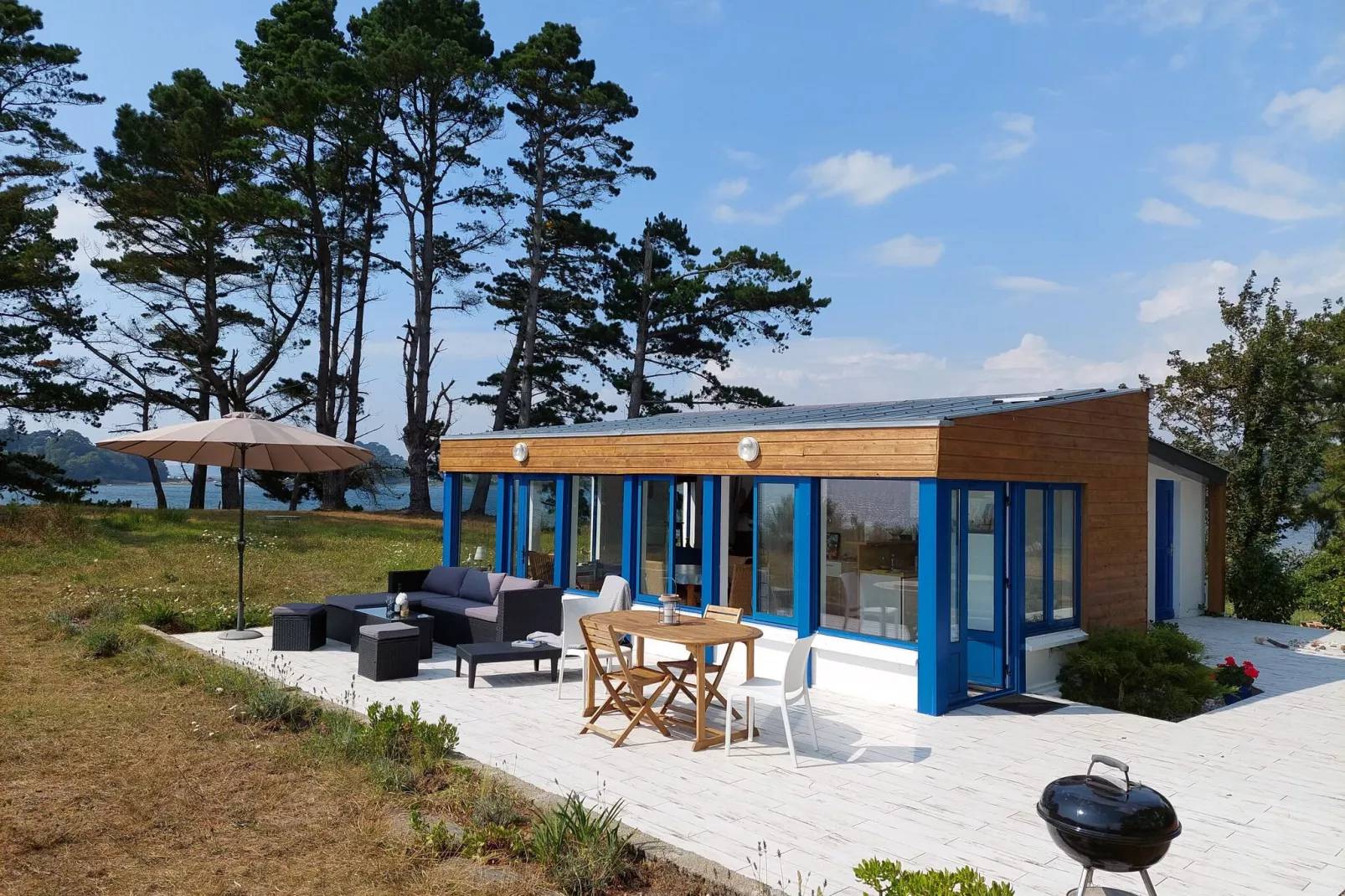 Ferienhaus vom Meer umgeben Hanvec-Exterior summer