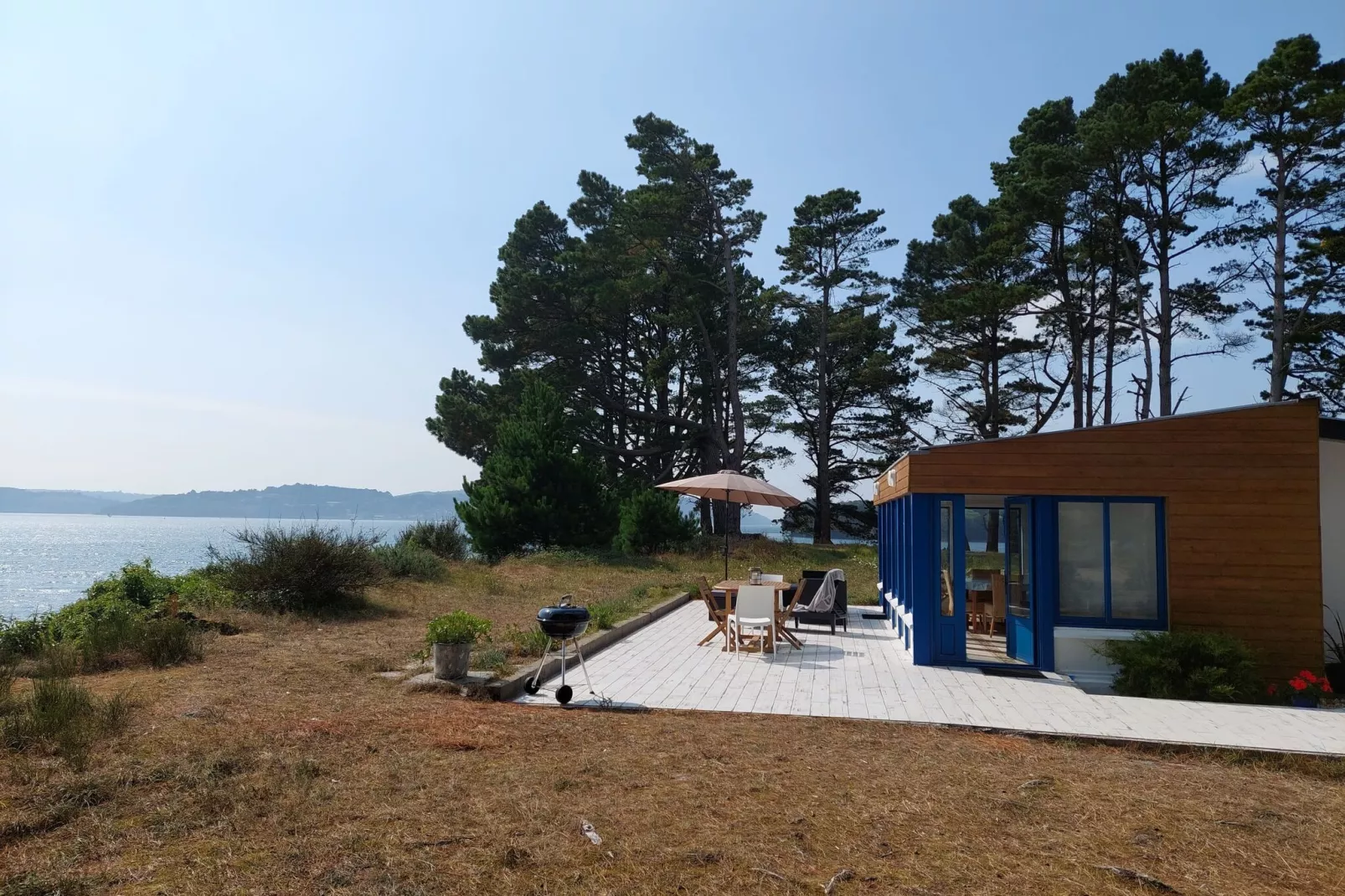 Ferienhaus vom Meer umgeben Hanvec-Exterior summer