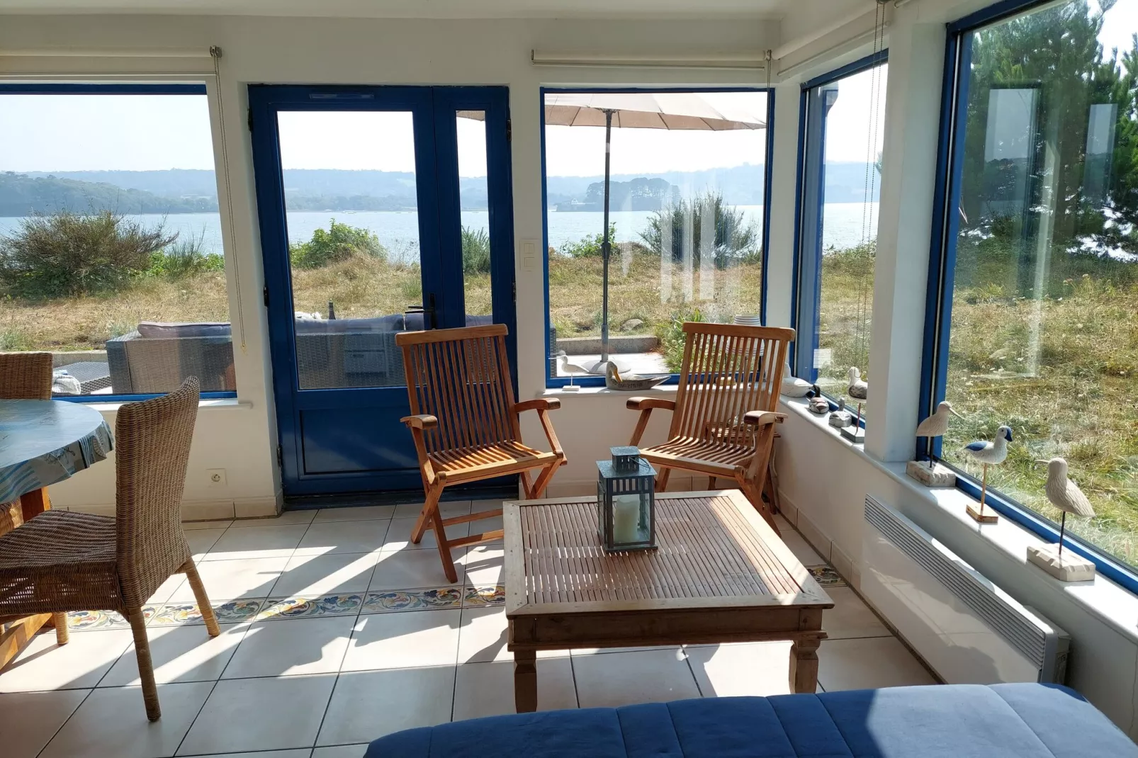Ferienhaus vom Meer umgeben Hanvec-Living room