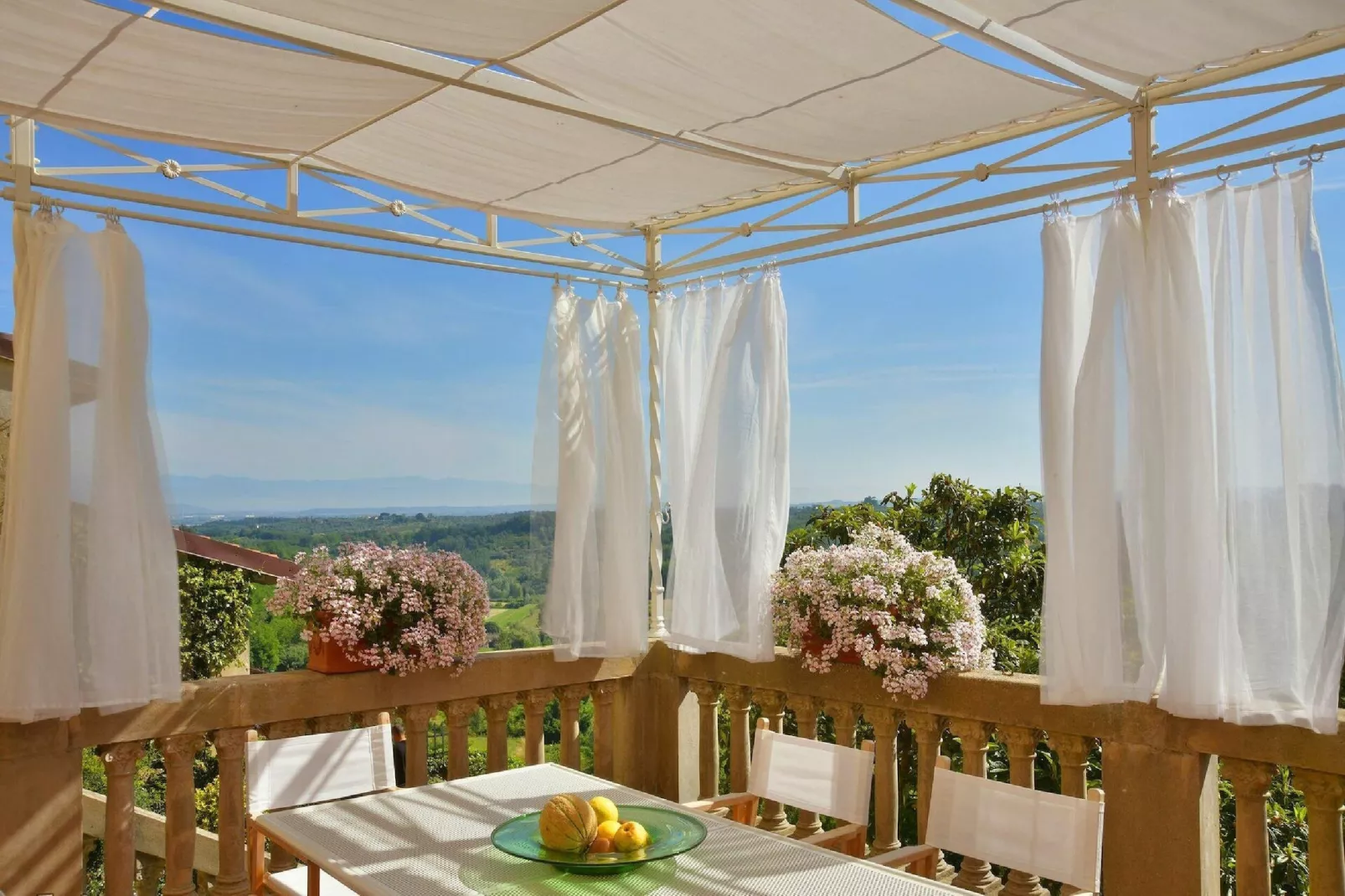 Giudy Quattro-Terrace balcony