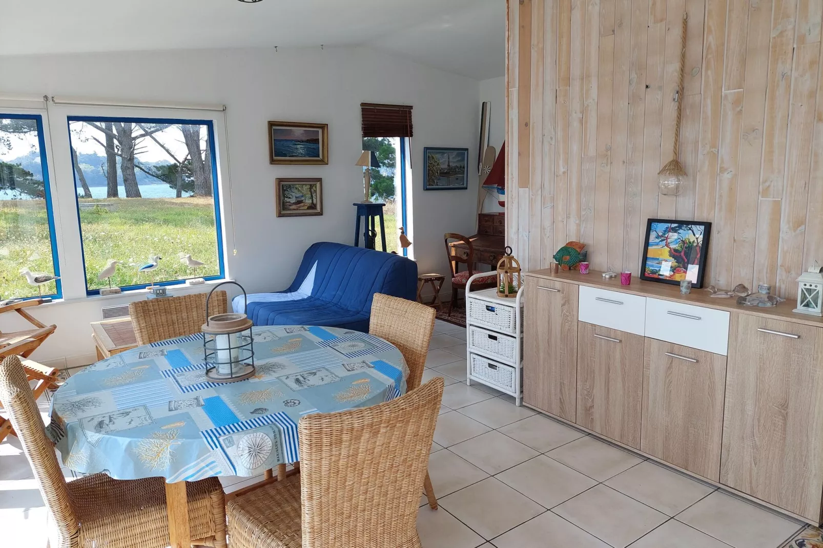 Ferienhaus vom Meer umgeben Hanvec-Dining room